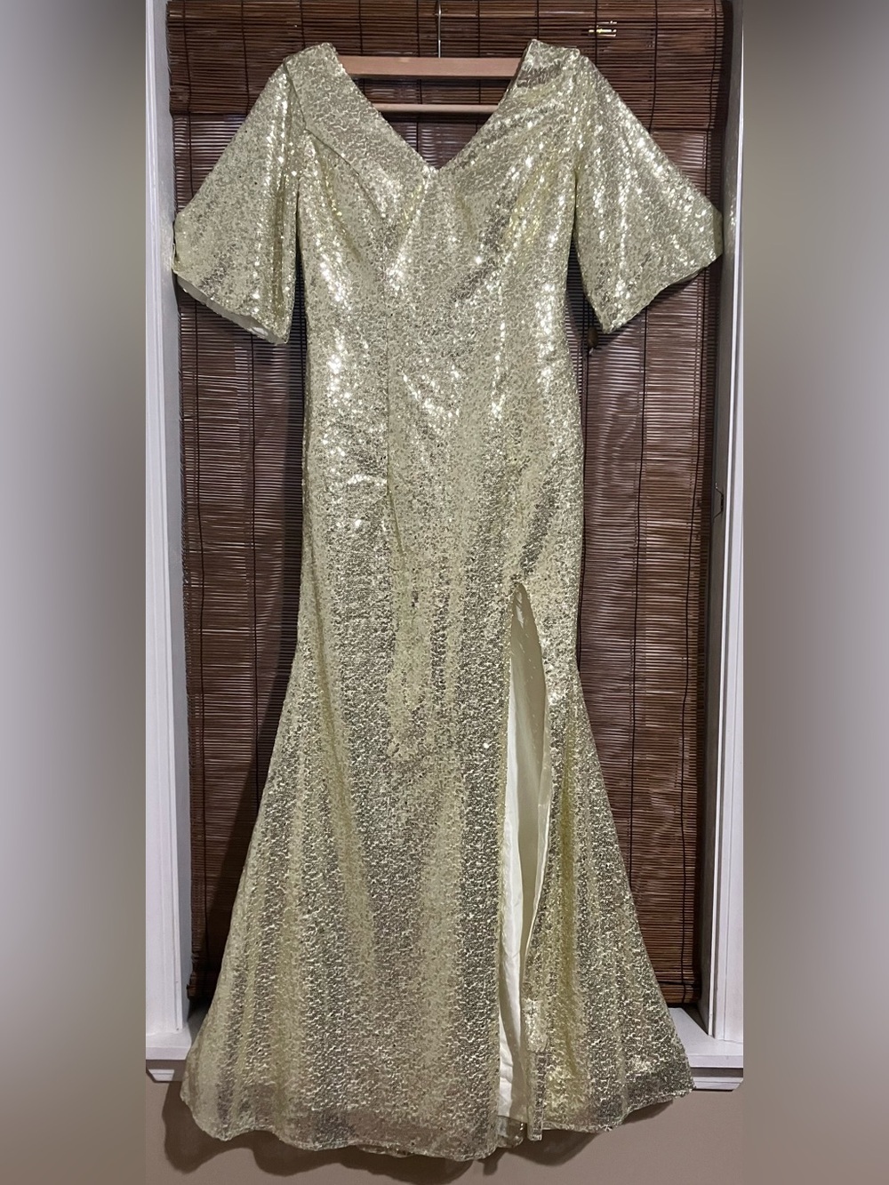 Elegant Gold Sequin V-Neck Formal Dress